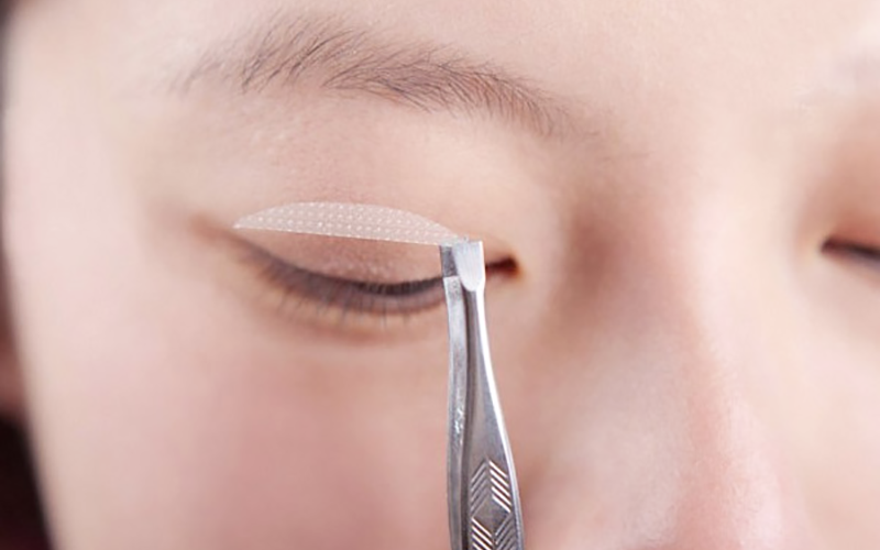 cách tạo mắt 2 mí tại nhà