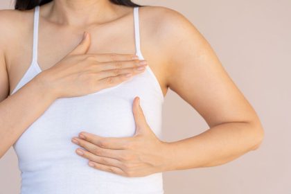 nâng ngực sau bao lâu được bóp mạnh